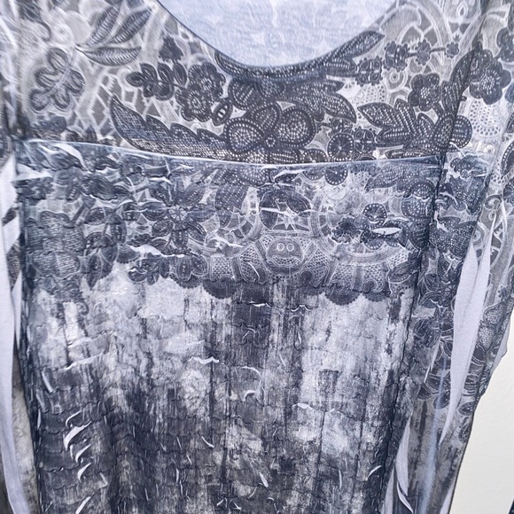 Top - Picture 2 of 3